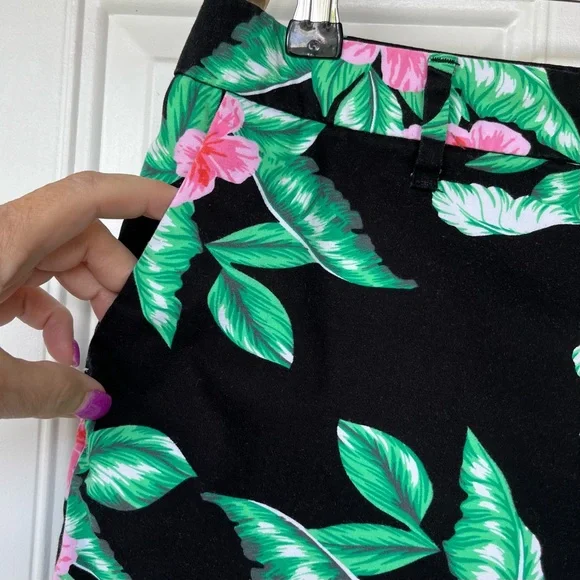 •Old Navy• Tropical Everyday Floral Shorts - Size 6 - Picture 3 of 7